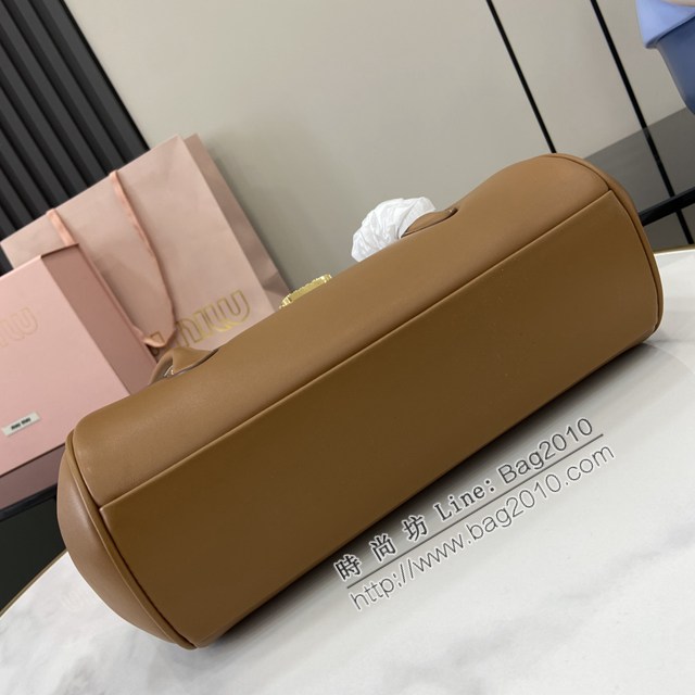miumiu繆繆專櫃最新款法棍包手拎見肩背女包 jh2563型號：5BD265